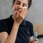 Sanfte Lidrandreinigung bei Blepharitis